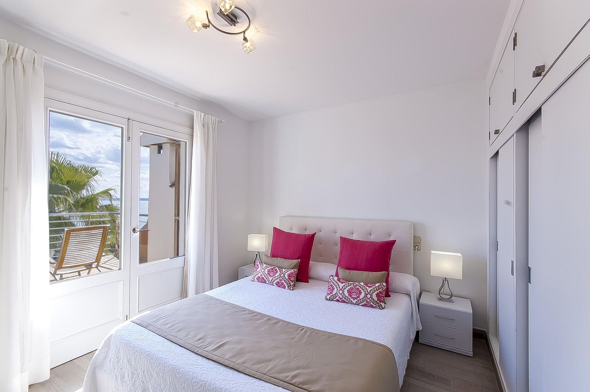 Alcanada - Family Only Villa
