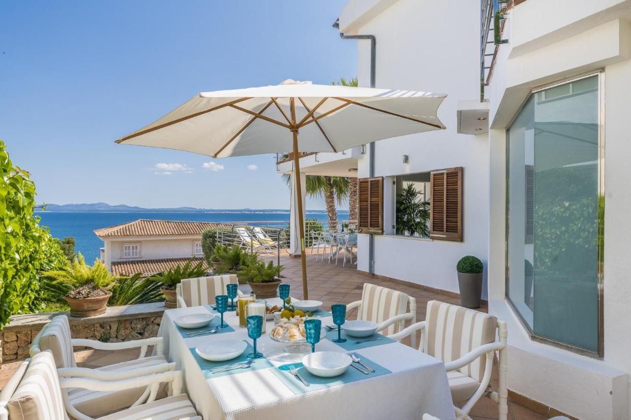 Villa Alcanada - Family Only